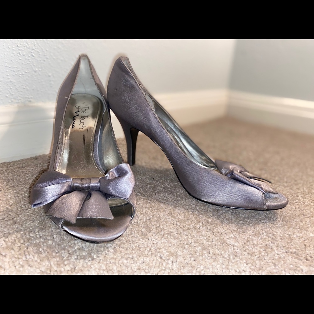 SILKY SULVER PUMPS
